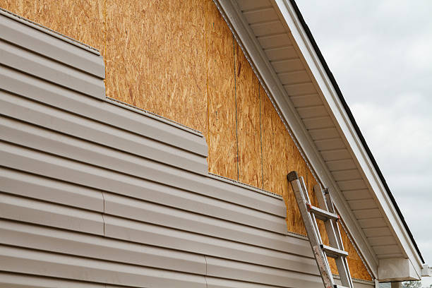 Professional Siding technician working in Pomaria, SC